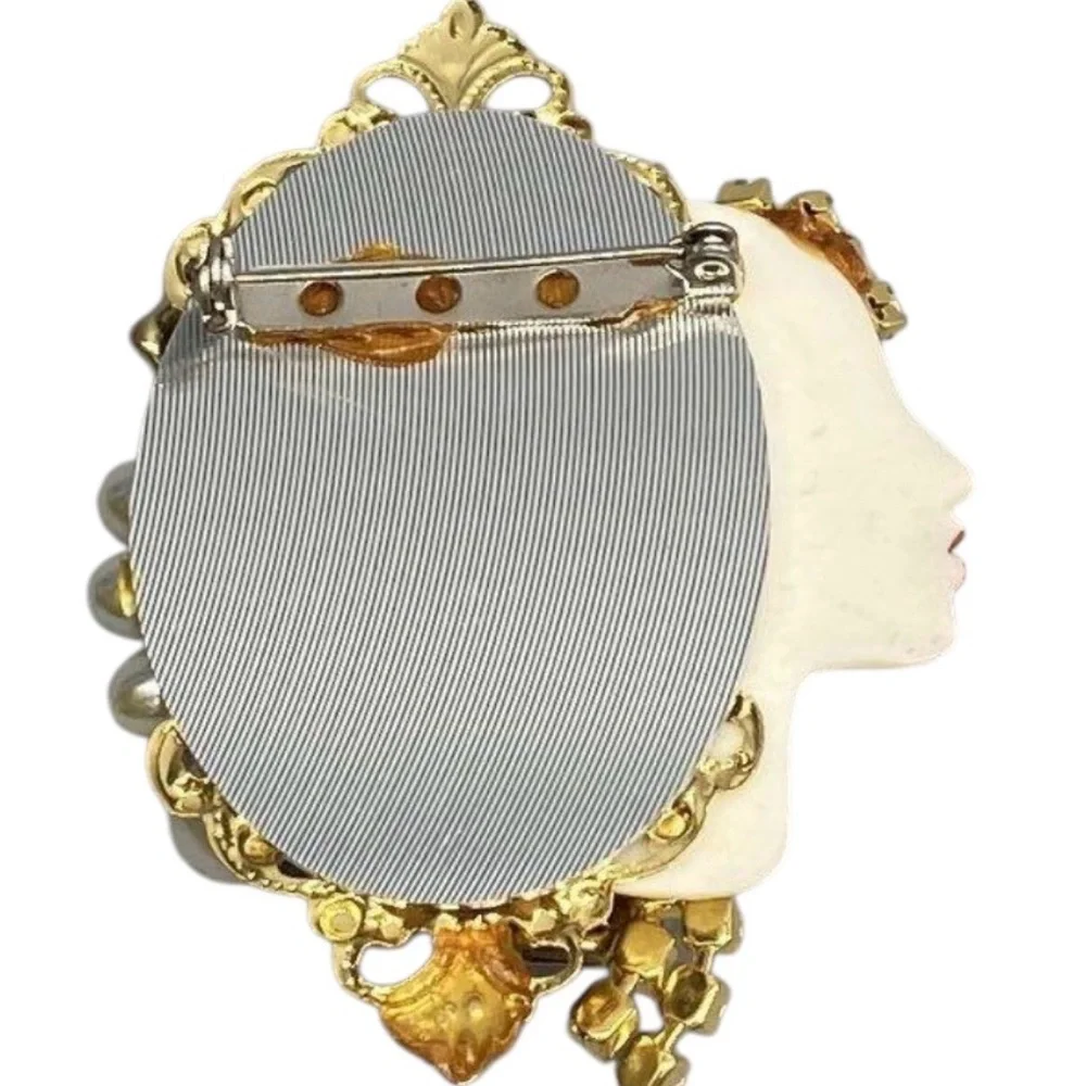 Bonetto vintage Art Deco lady head brooch